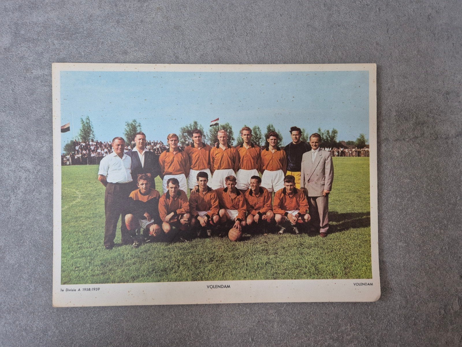 Voetbalplaat Esso 1958/59 Volendam, Verzamelen, Sportartikelen en Voetbal, Ophalen of Verzenden, Gebruikt, Poster, Plaatje of Sticker