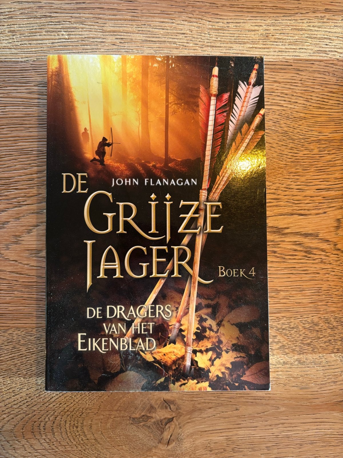 De Grijze Jager Boek 4: De Dragers van het Eikenblad, Boeken, Ophalen of Verzenden, Gelezen