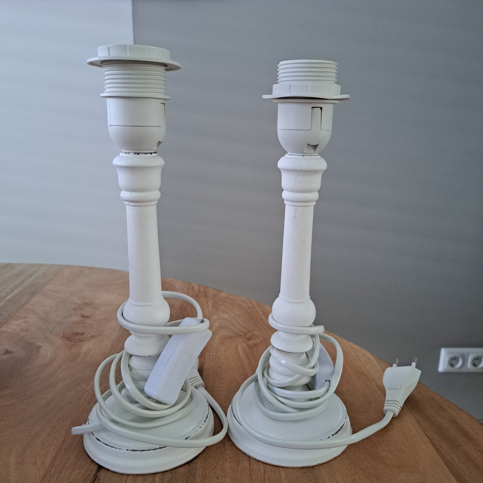 Set van 2 landelijke witte houten lampenvoeten E27, Huis en Inrichting, Ophalen