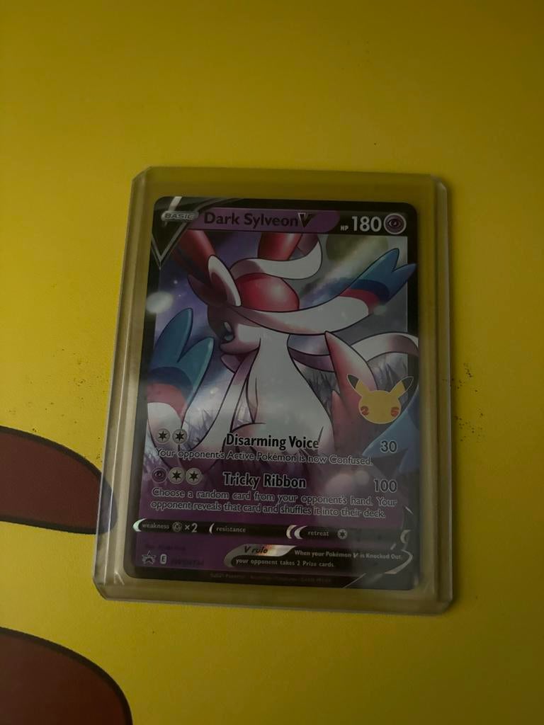 Dark Sylveon V Pokémon Kaart Celebrations, Ophalen of Verzenden, Zo goed als nieuw, Losse kaart
