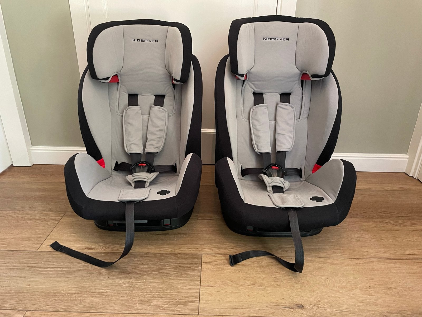 2x Kidsriver Liz Isofix autostoel 9-36 kg (Groep 1-2-3), Autogordel of Isofix, Gebruikt, Zijbescherming, 9 t/m 36 kg
