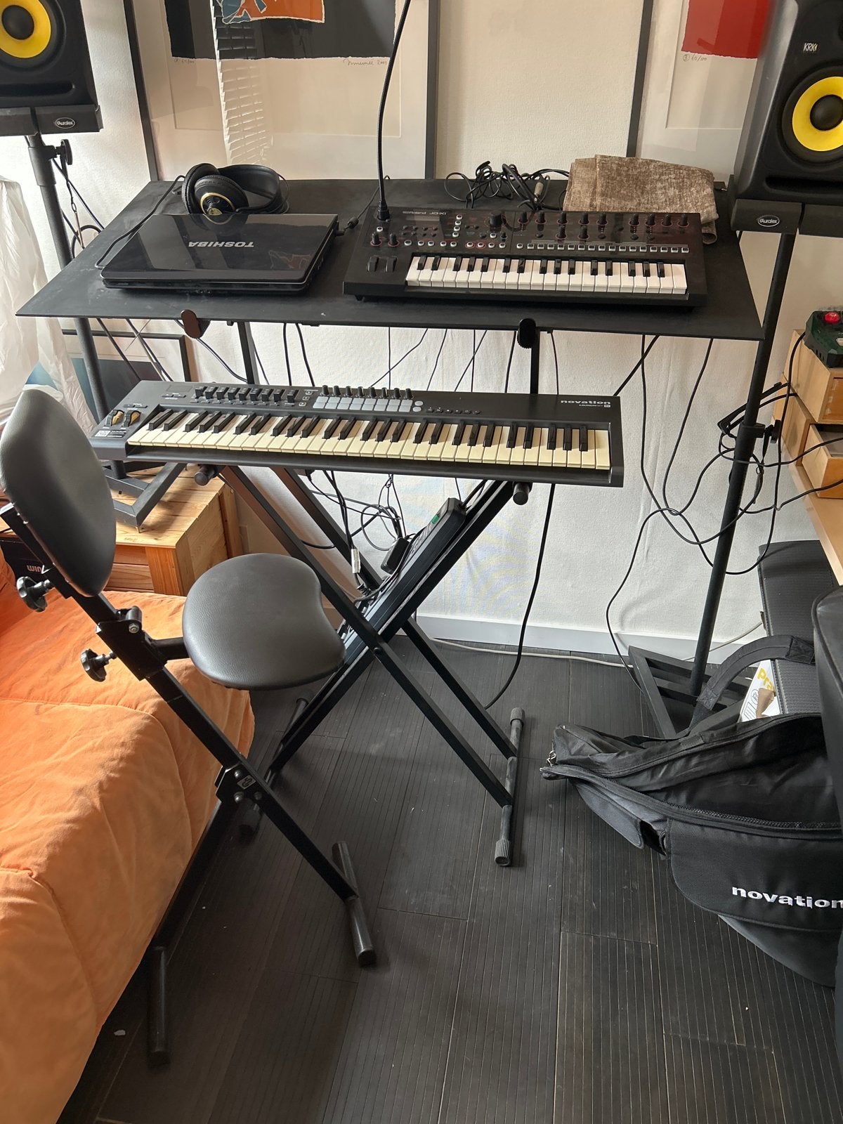 Dubbel laags keyboardstandaard met kruk, Muziek en Instrumenten, Gebruikt, Overige aantallen, Met standaard, Ophalen