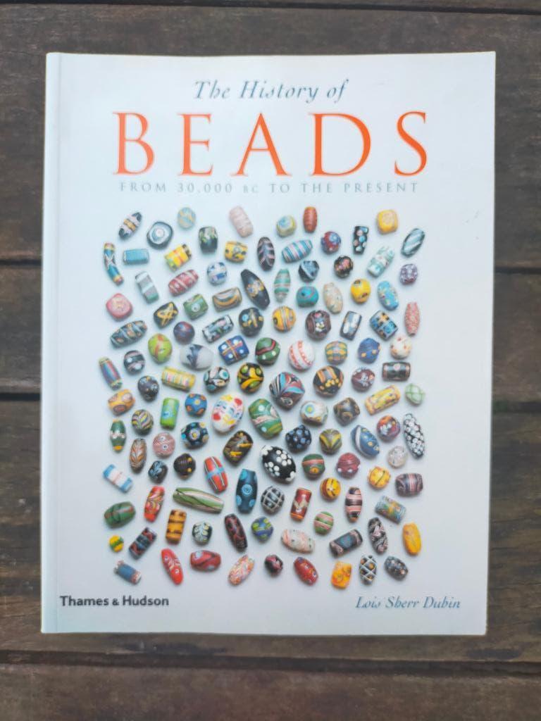 BOEK: The History of Beads (geschiedenis van kralen), Overige materialen, Onbekend, Ophalen of Verzenden, Zo goed als nieuw