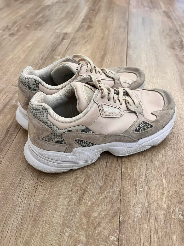 Adidas Falcon sneakers beige en snake, maat 38,5, Ophalen of Verzenden, Gedragen, Beige, Sneakers of Gympen