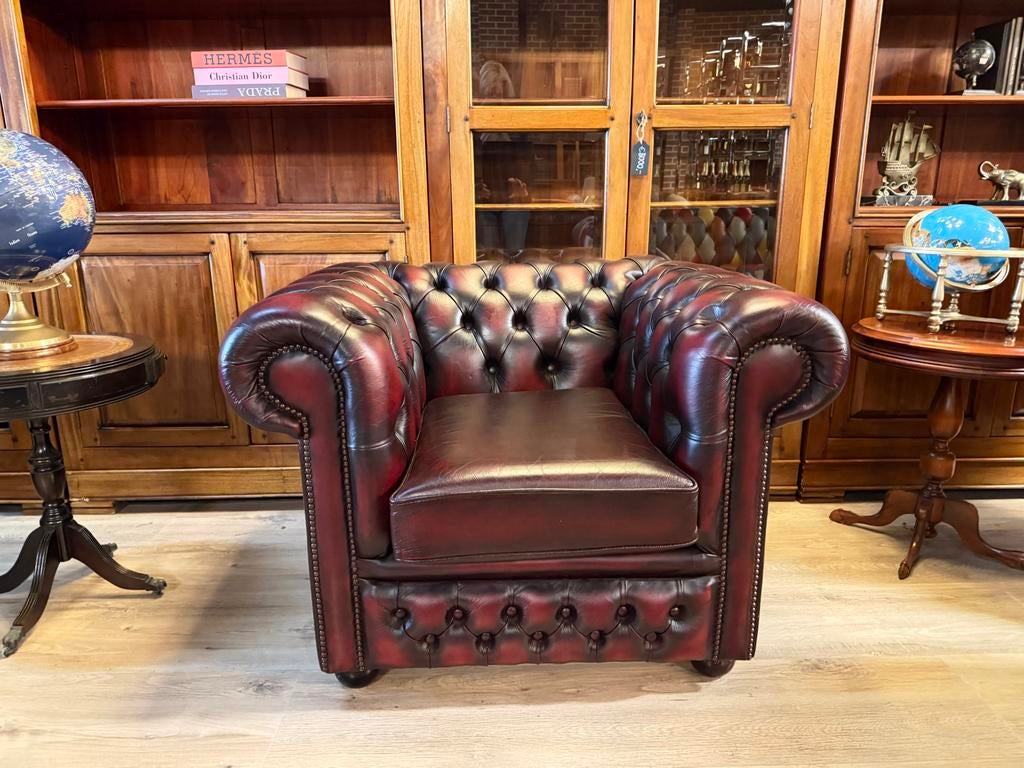 2x Chesterfield fauteuil oxblood antiek dieprood leer, Ophalen, Zo goed als nieuw, Engels interieur, 50 tot 75 cm