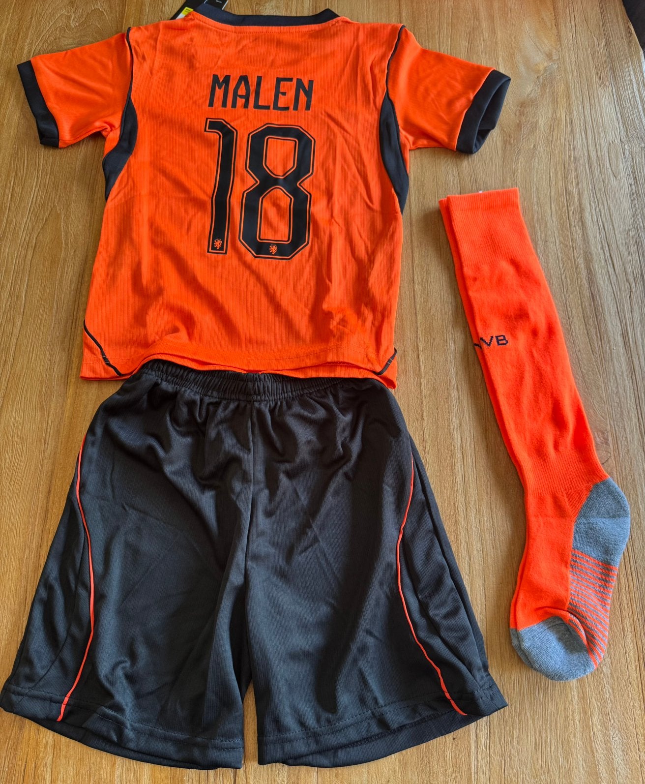2 voetbal pakjes maat 20(4-5jr) 2 andere rugnummers, Ophalen of Verzenden, Nieuw, Shirt
