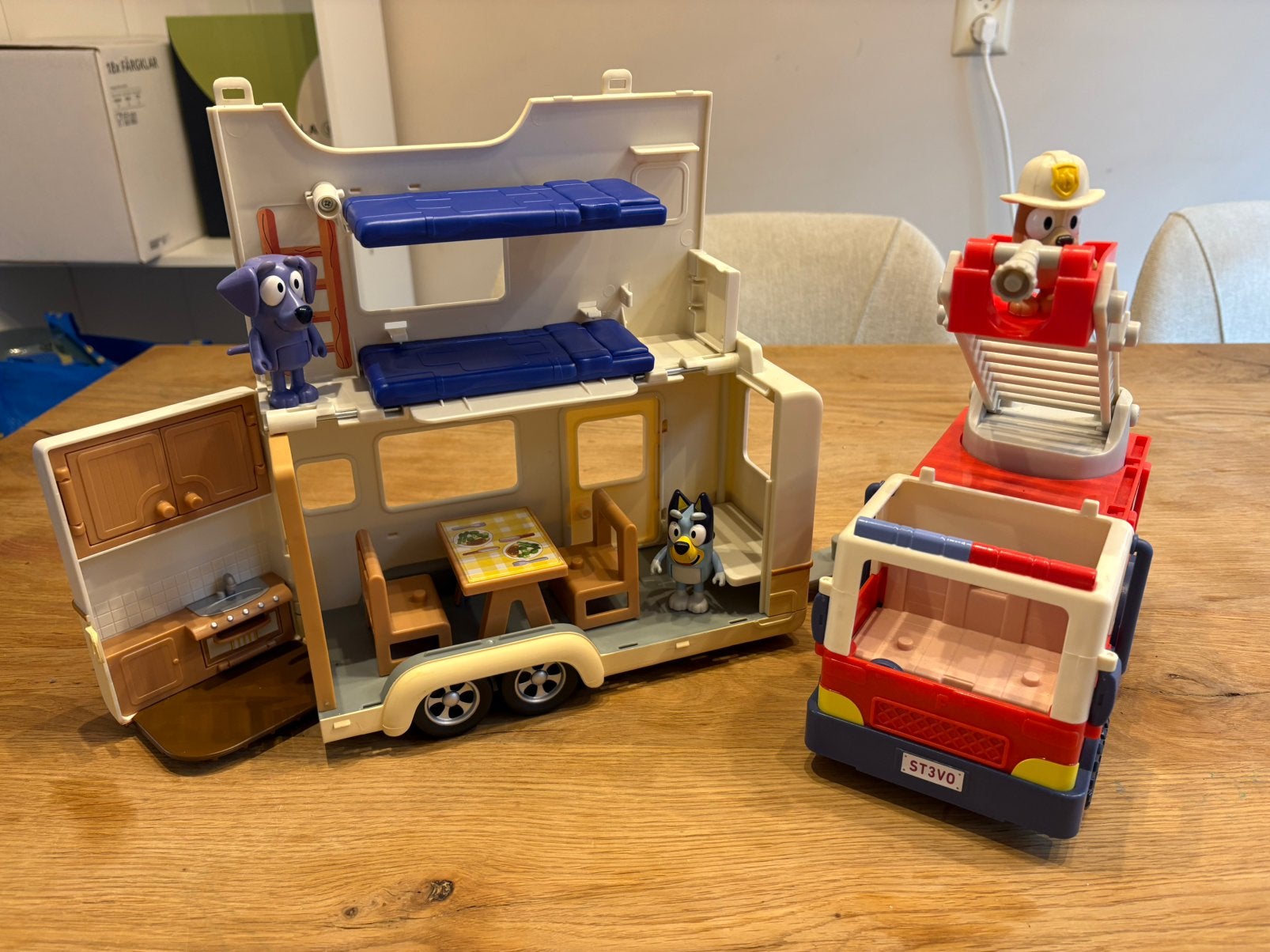 Bluey Caravan & Brandweerwagen., Ophalen, Zo goed als nieuw