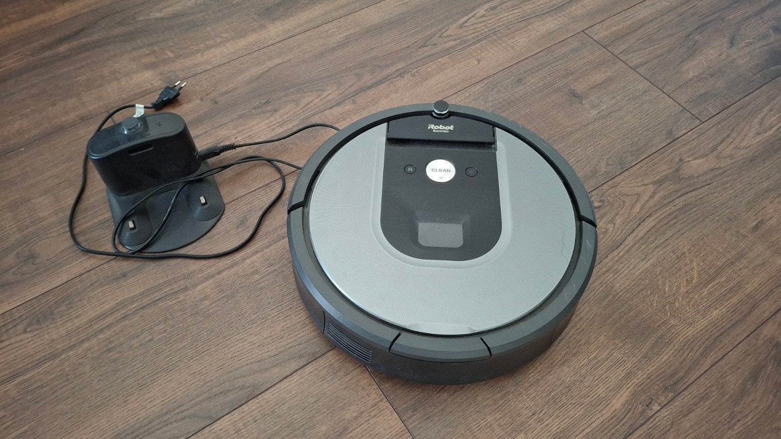 iRobot Roomba 960 Robotstofzuiger met Oplaadstation, Gebruikt, IRobot, Ophalen of Verzenden, Robotstofzuiger