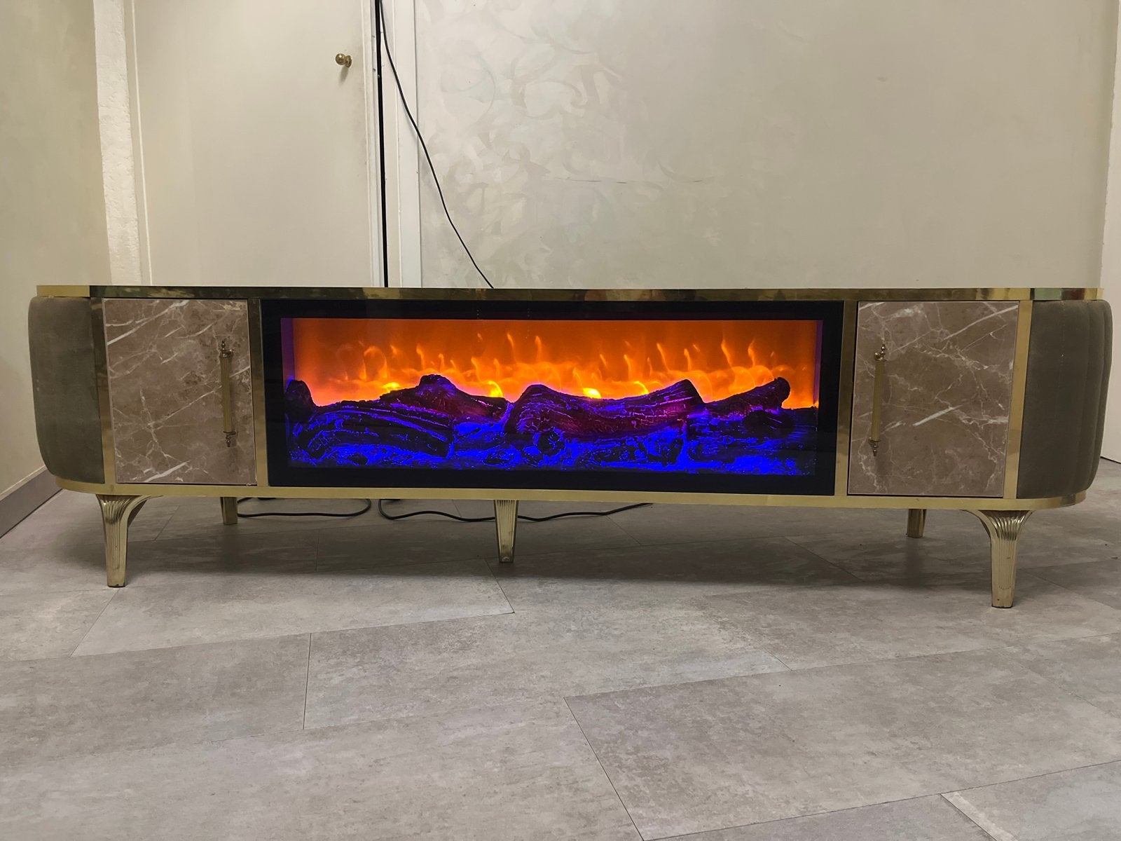 TV-meubel met elektrische haard en ingebouwde speaker, Overige materialen, 150 tot 200 cm, Ophalen of Verzenden, Zo goed als nieuw