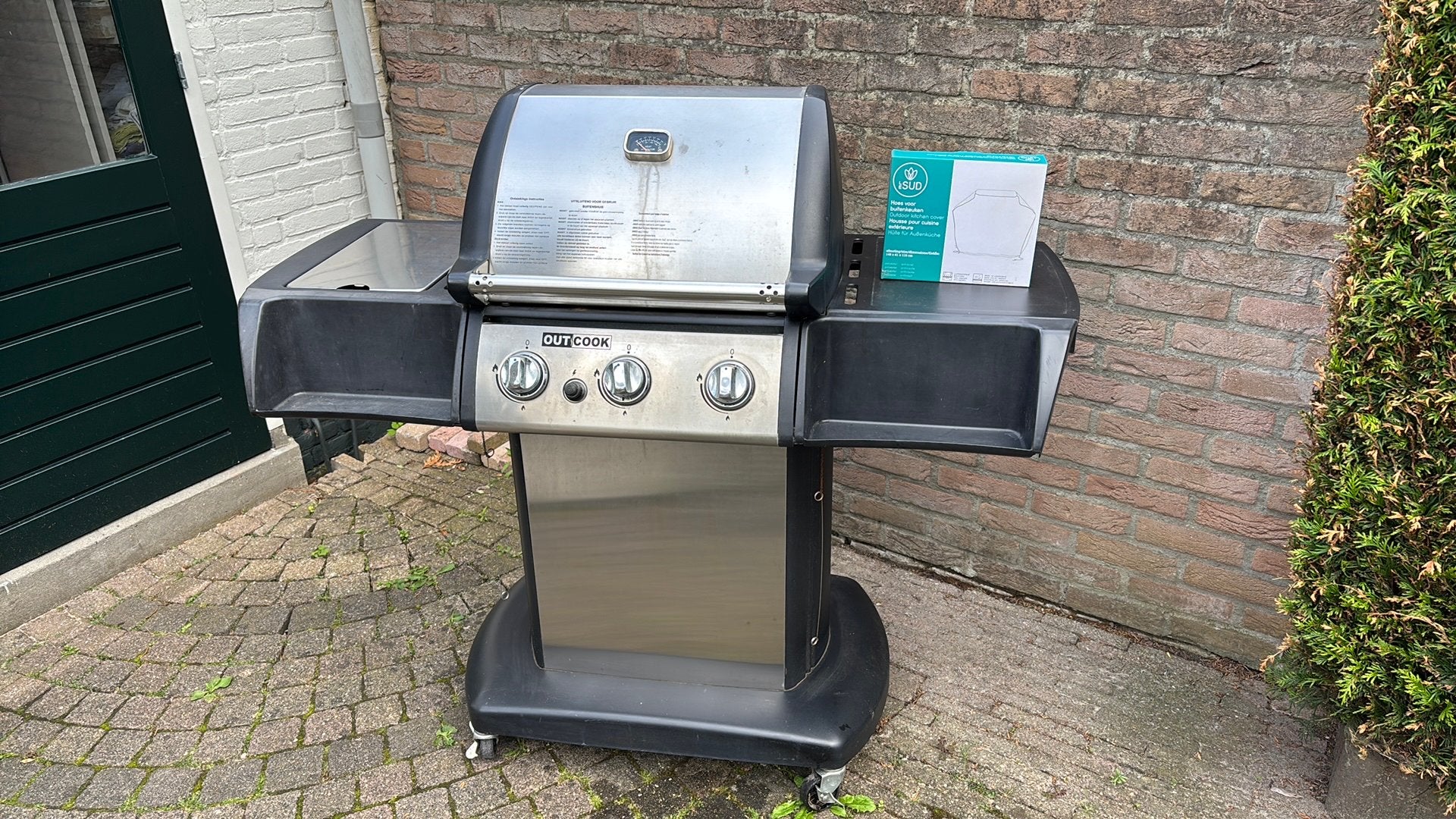 Mooie nette gasbarbeque maat 140 breed, 60 diep en 130 hoog, Ophalen
