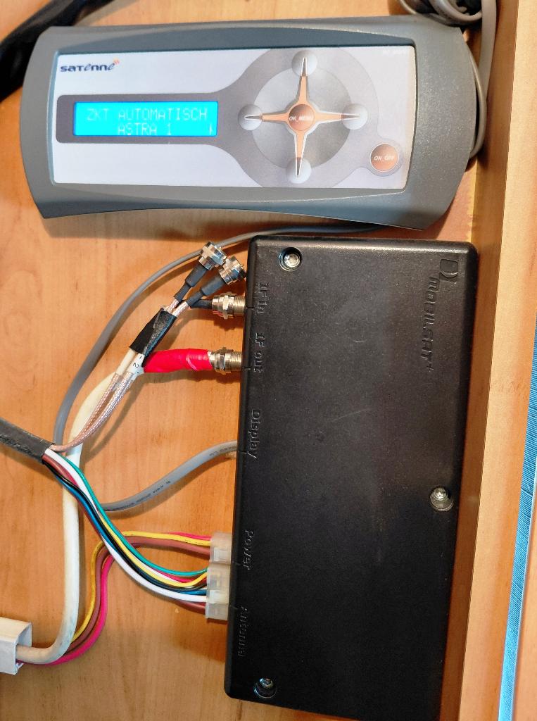 Set TV met satellietreceiver (Satellietontvanger), Ophalen of Verzenden, Gebruikt, (Schotel)antenne-accessoires, Overige merken