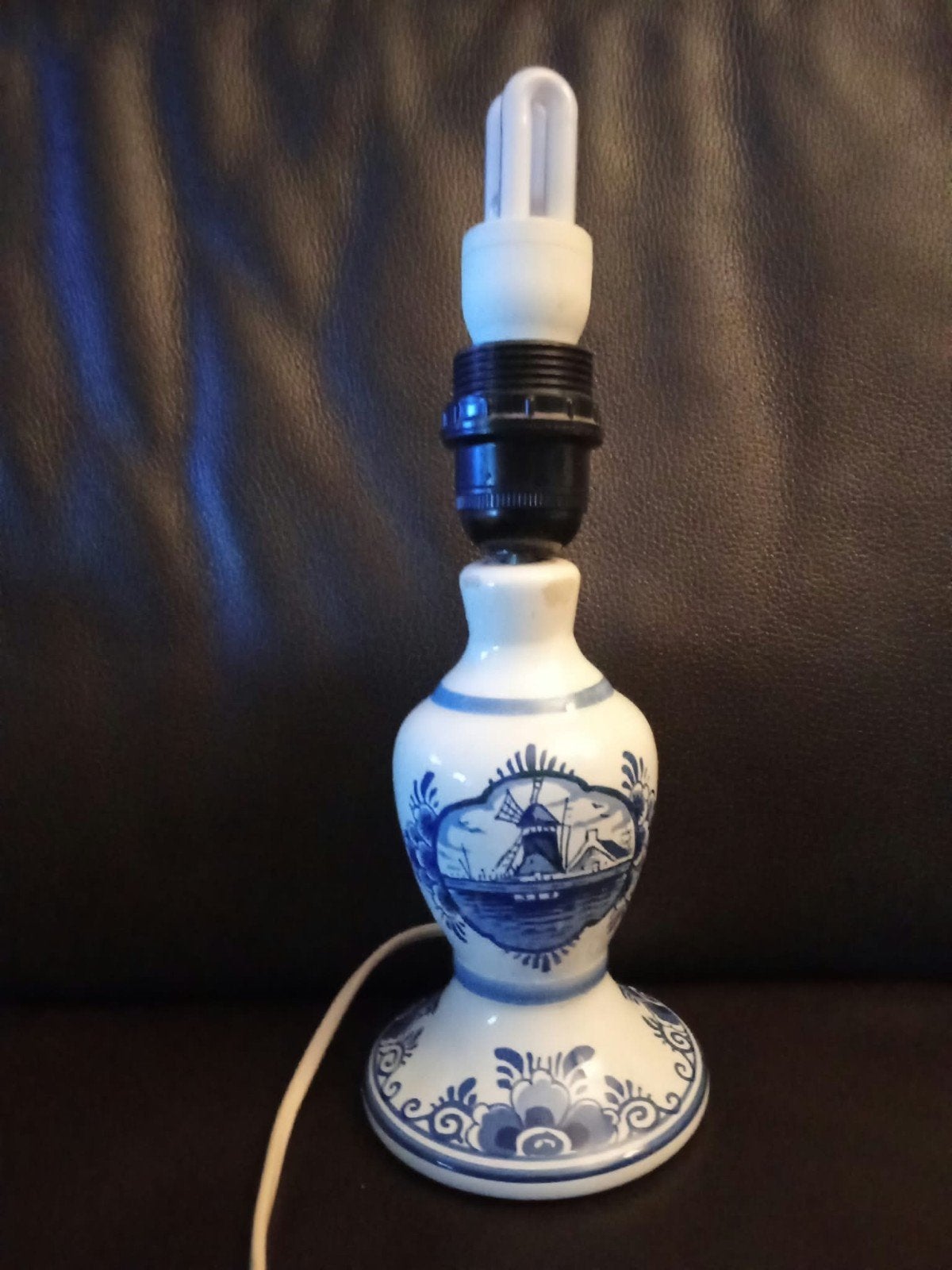 Delfts blauw lampenvoetje met Hollandse molen, Ophalen of Verzenden