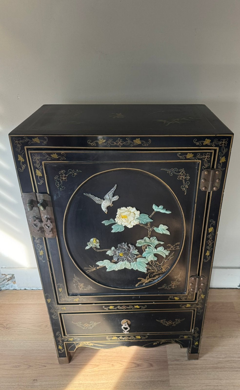 Antieke Chinese lakkast, prachtige inleg en snijwerk, Ophalen of Verzenden