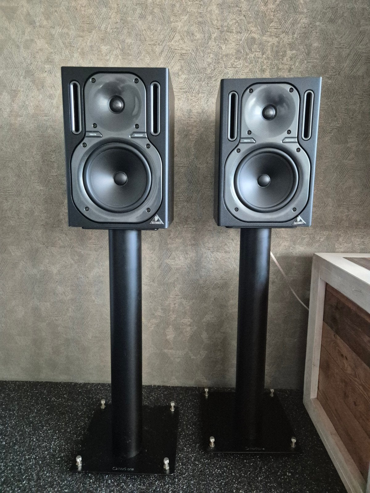 Behringer Truth B2030P Studiomonitoren met Stands, Audio, Tv en Foto, Luidsprekers, Zo goed als nieuw, 60 tot 120 watt, Front, Rear of Stereo speakers