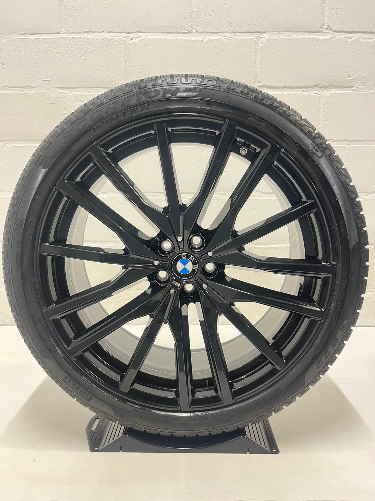DEMO 22 INCH BMW 742M BLACK ORIGINEEL X5 G05 X6 G06 WINTER, Auto-onderdelen, Ophalen, 275 mm, Banden en Velgen, Overige maten