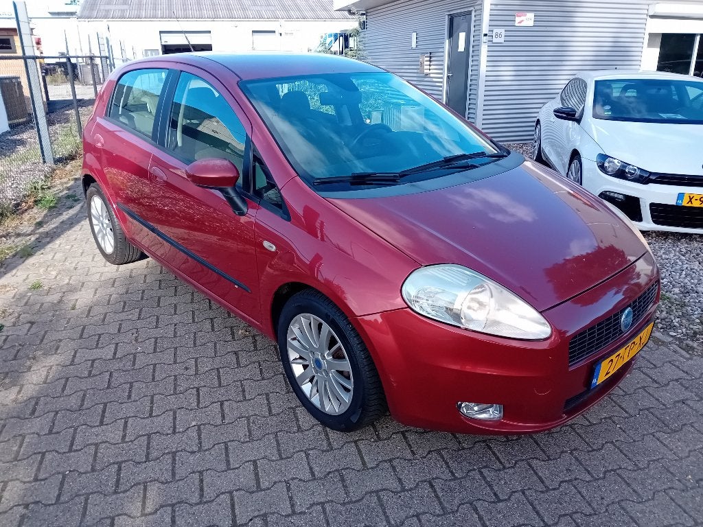 Fiat Punto 1.4 16V 5DR 2007 Rood NIEUWE APK! CRUISE CONTROL!, Auto's, Voorwielaandrijving, Stof, 40 €/maand, 400 kg