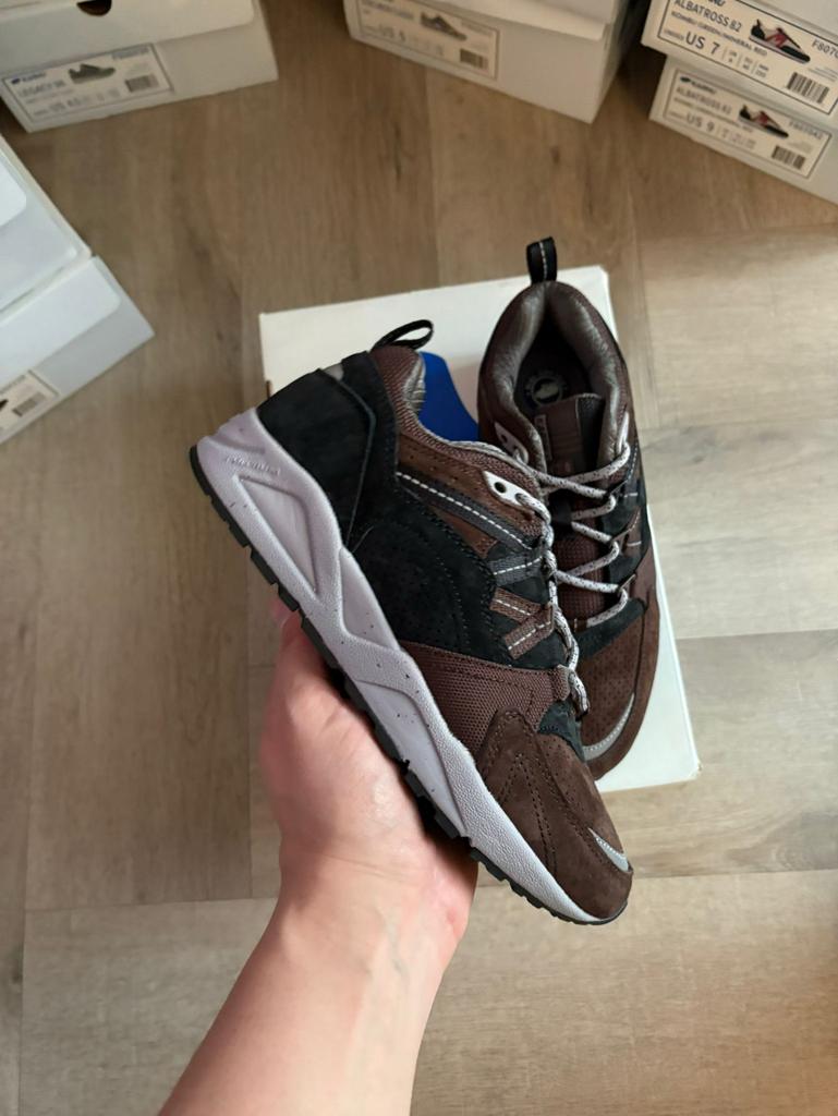 Karhu Fusion 2.0 – Jet Black / Java 37, Kleding | Dames, Schoenen, Bruin, Nieuw, Ophalen of Verzenden, A