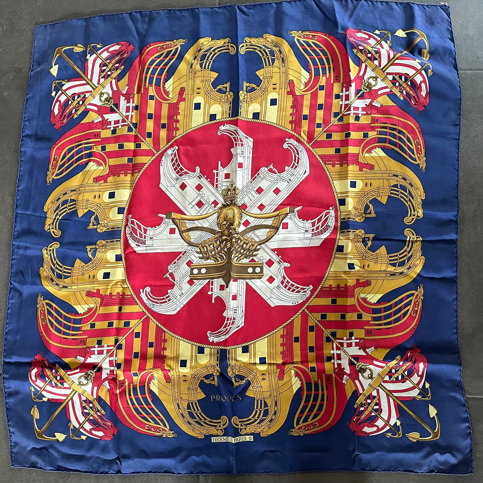 Hermès  “Proues” 100% zijde vintage sjaal, Ophalen of Verzenden, Gedragen, Maat 46/48 (XL) of groter, Sjaal