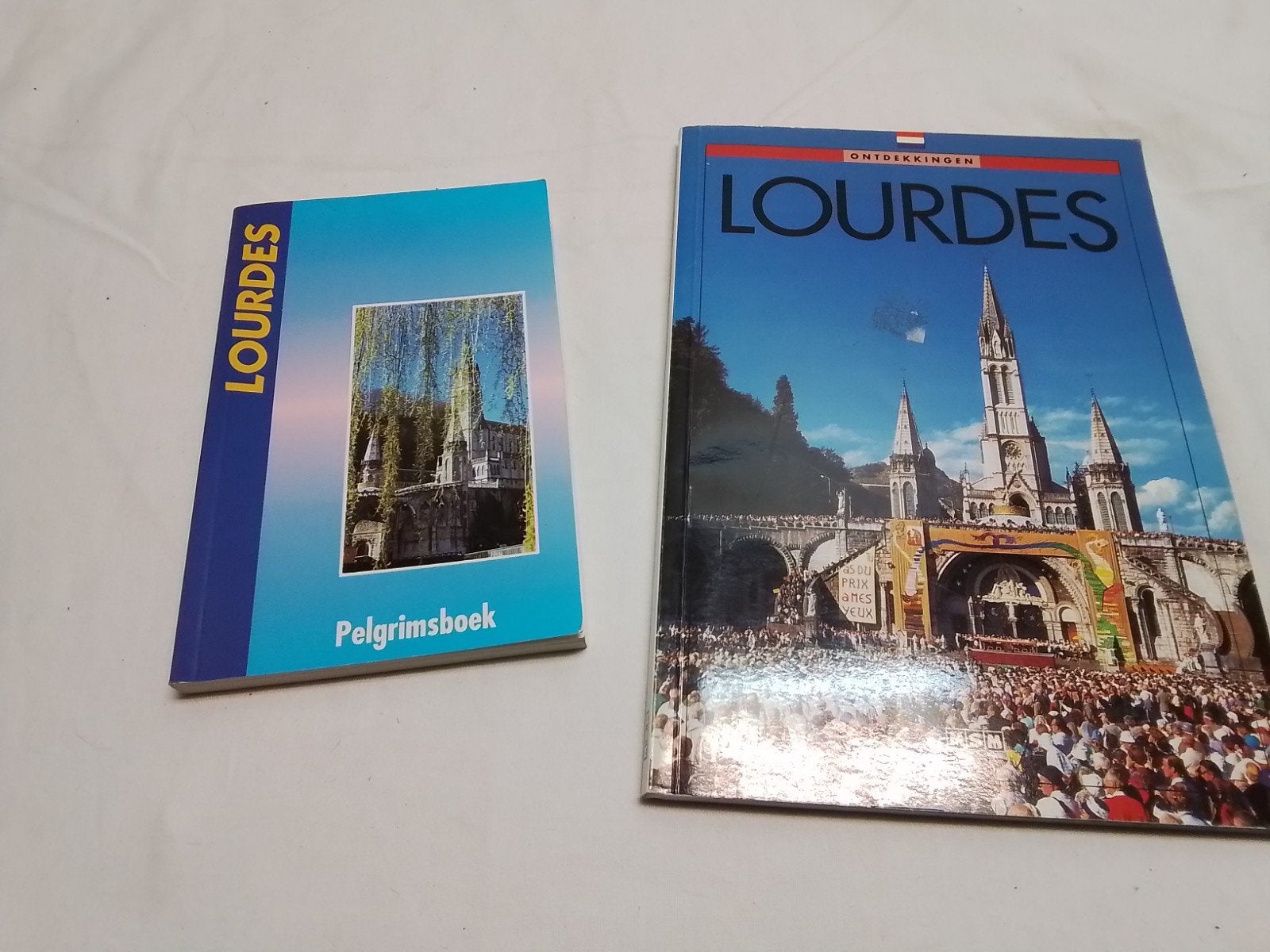 Lourdes Pelgrimsboek & Ontdekkingen Gids - Religieuze Boeken, Boeken, Esoterie en Spiritualiteit, Achtergrond en Informatie, Spiritualiteit algemeen