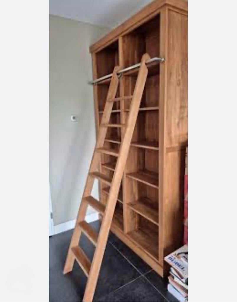Boekenkast teakhout met ladder, Ophalen, Met plank(en), Gebruikt, 100 tot 150 cm