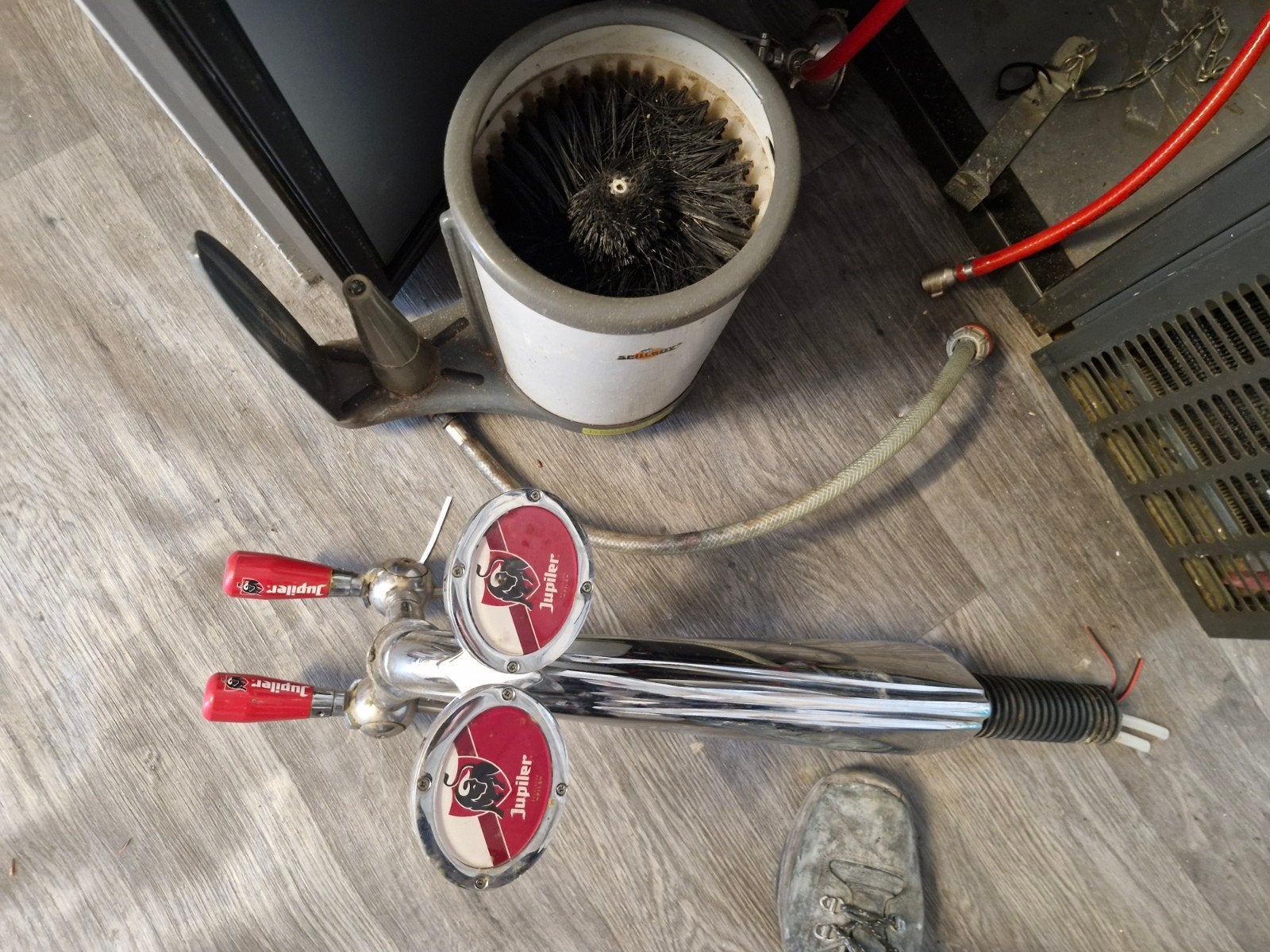 Jupiler biertap met koelkast, Ophalen