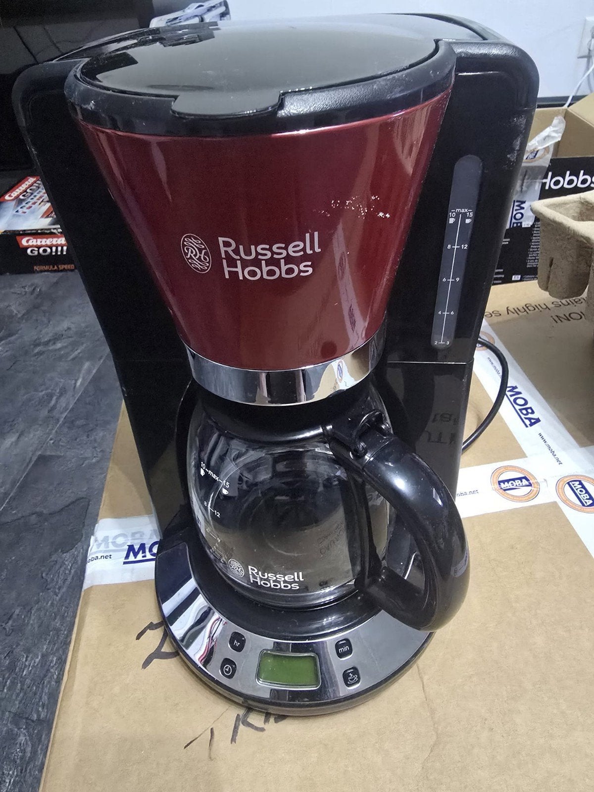 Russell Hobbs Koffiezetapparaat - Rood/Zwart, Witgoed en Apparatuur, Gebruikt, 10 kopjes of meer, Koffiemachine, Gemalen koffie