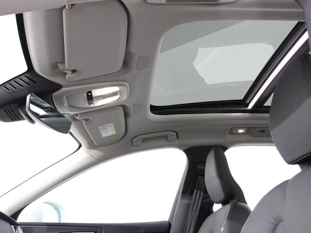 Volvo XC60 2.0 T6 Plug-in hybrid AWD Plus Bright 398pk Full, Automaat, 1969 cc, 180 min, Wit