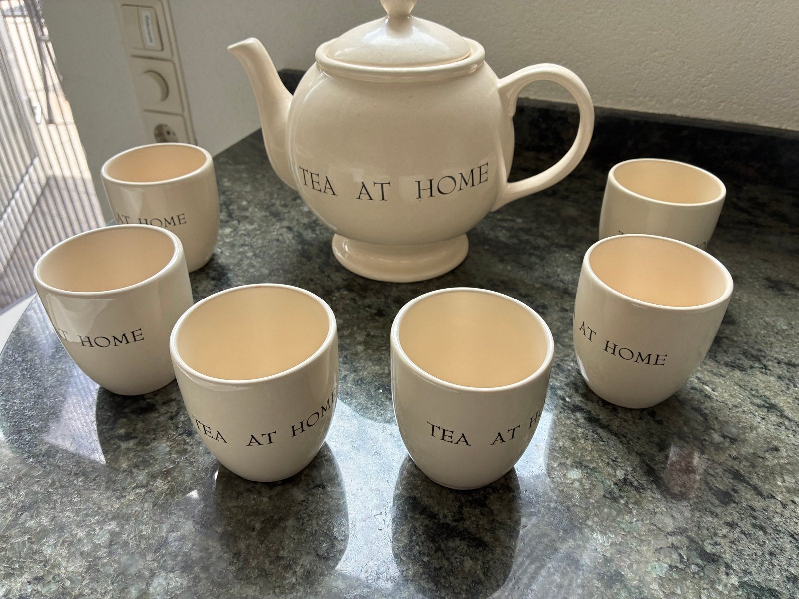 Theeset 'Tea at Home' - Theepot met 6 bekers, Ophalen of Verzenden, Zo goed als nieuw, Keramiek, Theepot