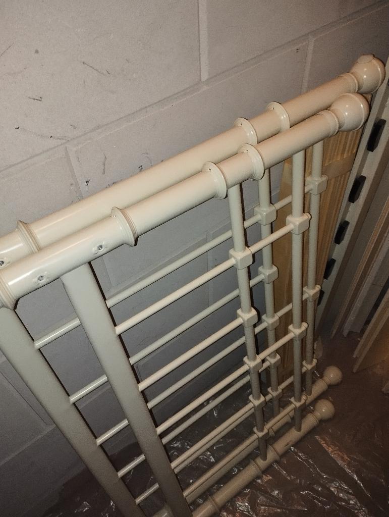IKEA bedframe metaal, Huis en Inrichting, Slaapkamer | Bedden, Ophalen, Gebruikt, 90 cm, Eenpersoons