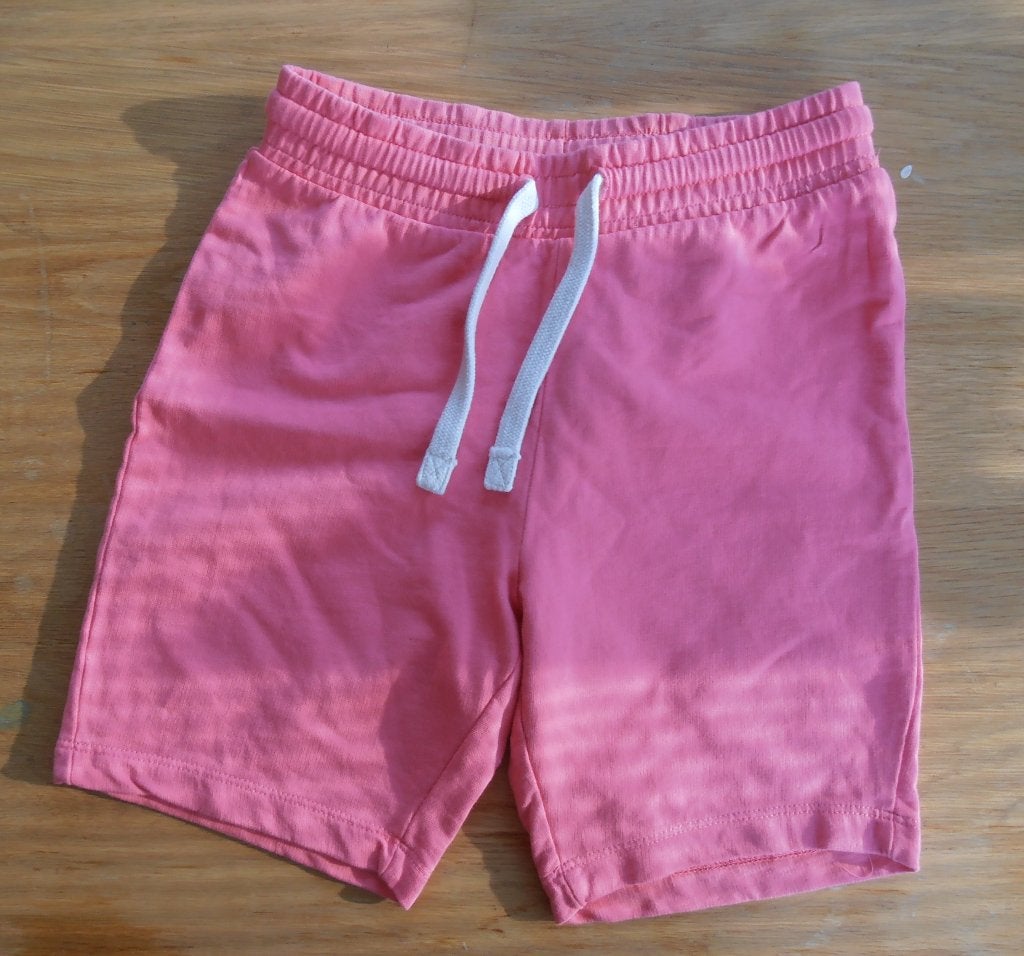 korte broek maat 110/116, Broek, H&M, Ophalen of Verzenden, Zo goed als nieuw