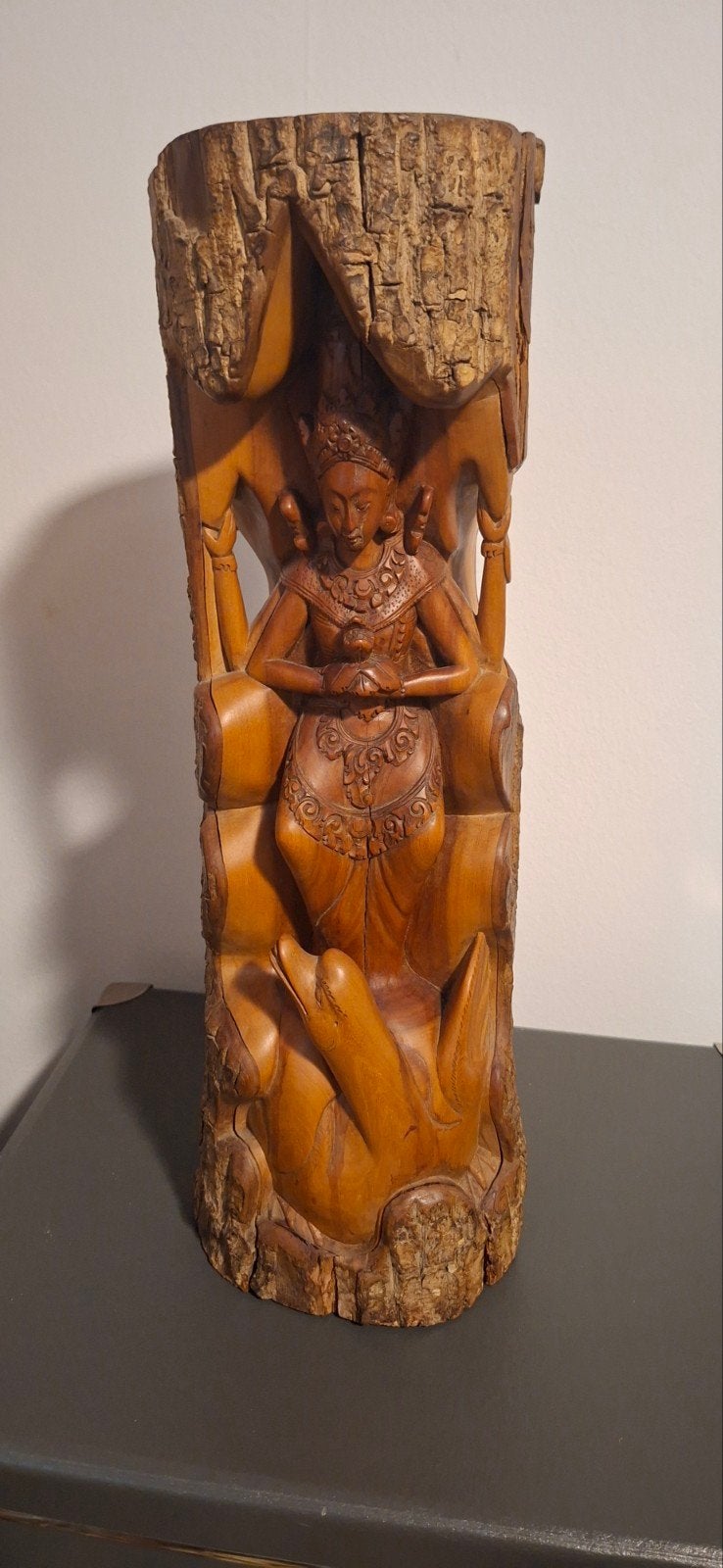 uit stam gesneden godin (Indonesië), Antiek en Kunst, Ophalen, Houtsnijwerk, Handgemaakt, 20 - 50 cm