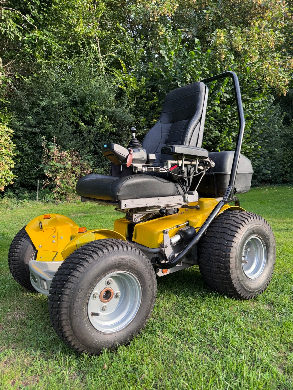 Permobil X850 met dikkebanden geschikt voor alle tranen, Diversen, Ophalen of Verzenden, Inklapbaar, Zo goed als nieuw, Elektrische rolstoel