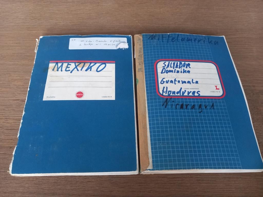 Zuid-Amerika verzameling in 2 oude schriften, Postzegels en Munten, Postzegels | Volle albums en Verzamelingen, Ophalen of Verzenden