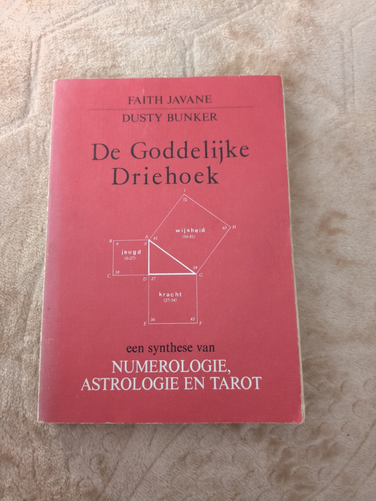 De Goddelijke Driehoek - Numerologie, Astrologie & Tarot, Boeken, Esoterie en Spiritualiteit, Gelezen, Achtergrond en Informatie