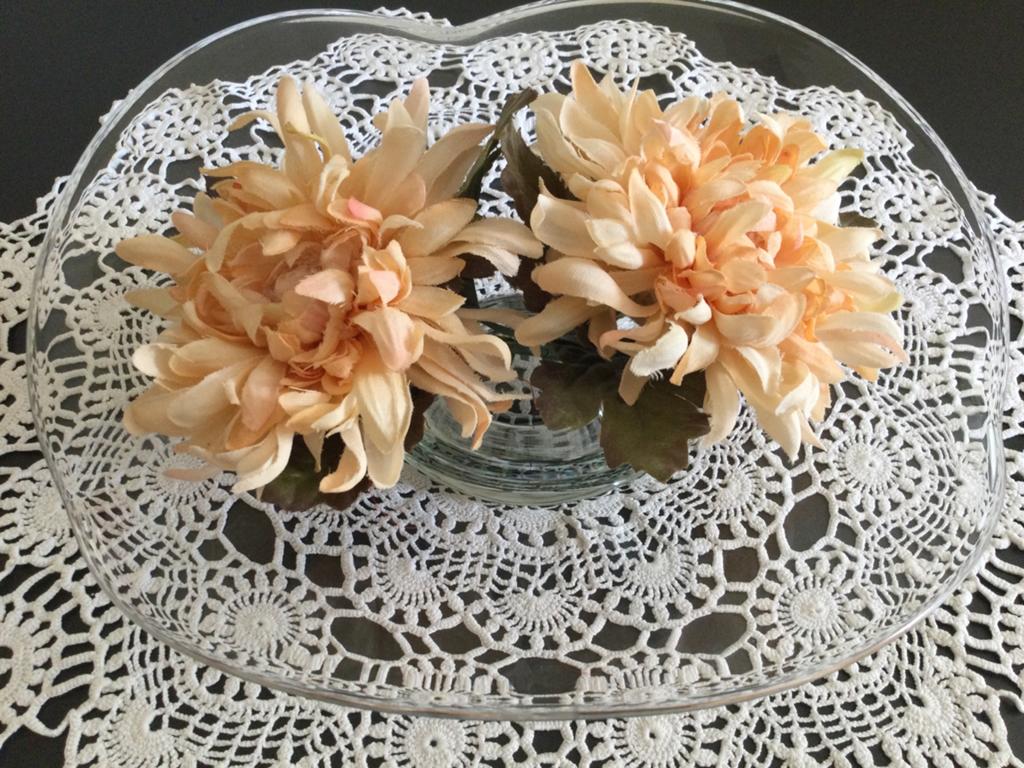 Mooie glazen schaal op voet. Fruit schaal / of bloemstuk, Ophalen of Verzenden