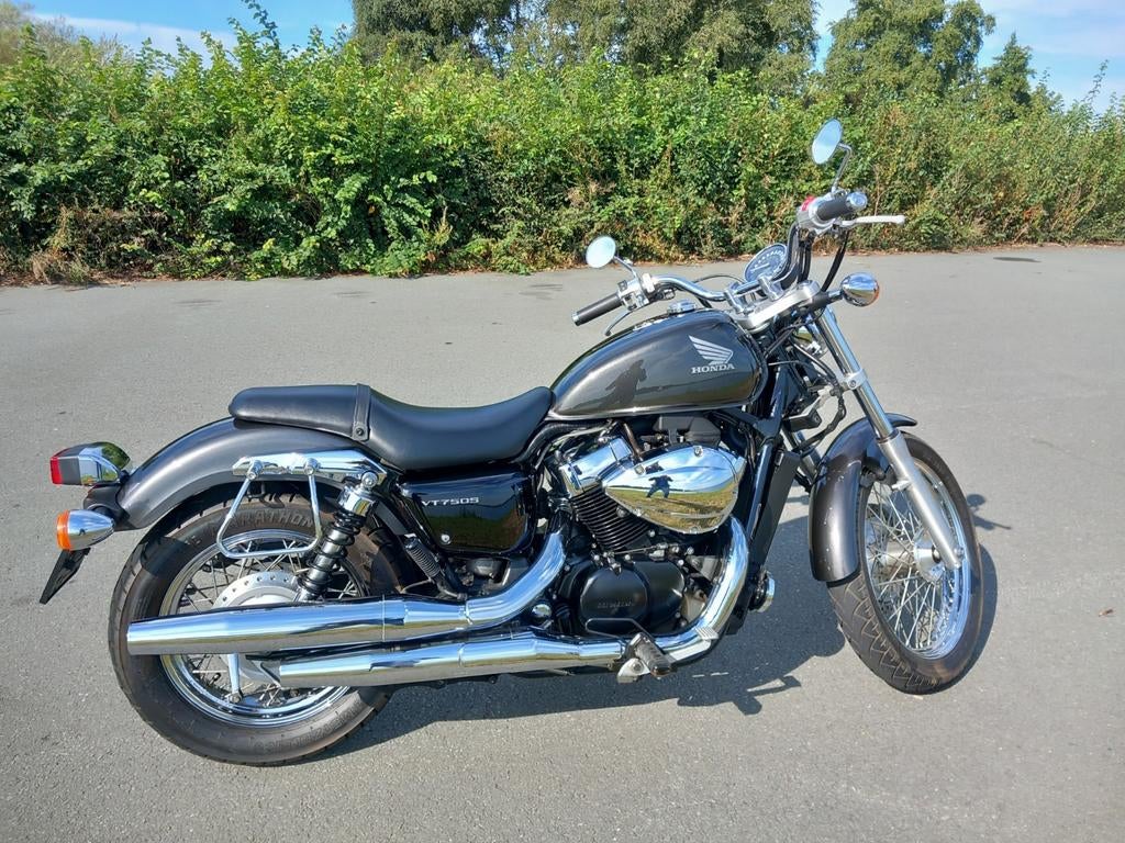 Honda VT 750

-- shadow vt750s, 750 cc, 2 cilinders, Occasion, Chopper