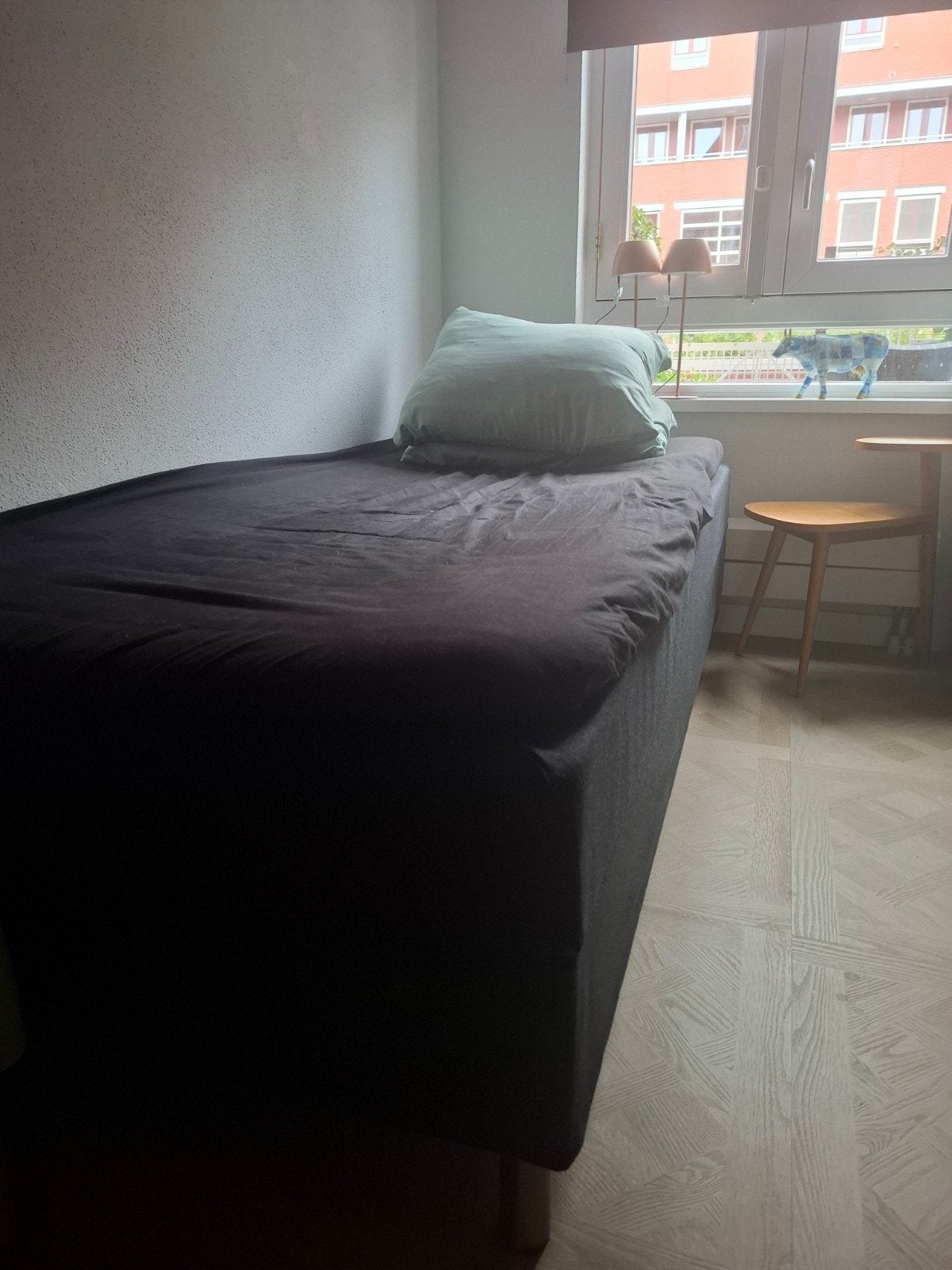 Te koop 1 persoonsboxspring donkergrijs, Huis en Inrichting, Ophalen, 90 cm, Eenpersoons, Zo goed als nieuw
