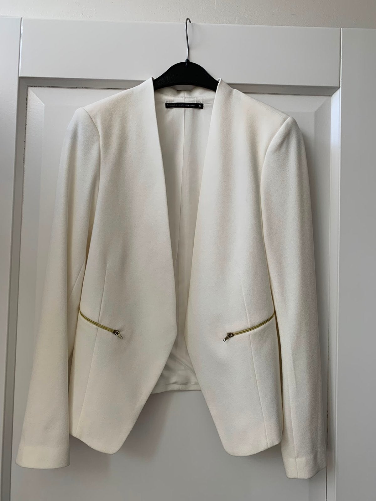 Nieuwe witte colbert met gouden ritsen, Kleding | Dames, Wit, Nieuw, Ophalen of Verzenden, Jasje