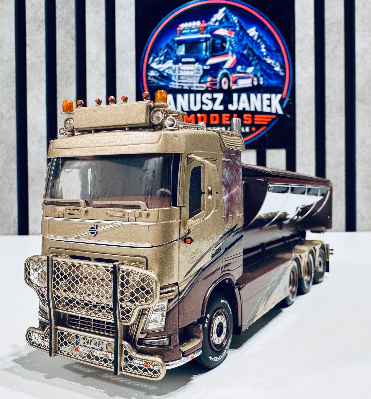 Volvo FH4 "PER BRODDES" Wsi 1:50, Verzenden, Zo goed als nieuw, Bus of Vrachtwagen, Wsi