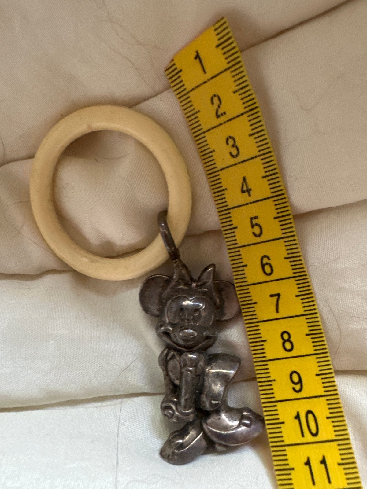 Vintage rammelaar Minnie Mouse Beeldje - Zilverkleurig, Ophalen, Mickey Mouse, Gebruikt, Beeldje of Figuurtje