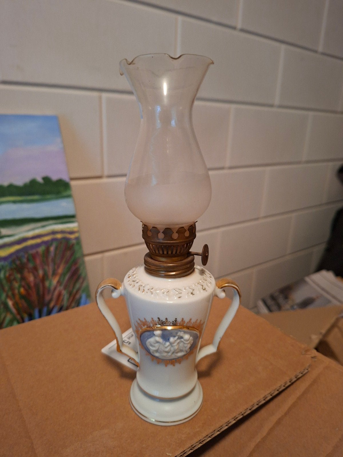 Antieke Porseleinen Olielamp met Reliëf, Ophalen of Verzenden