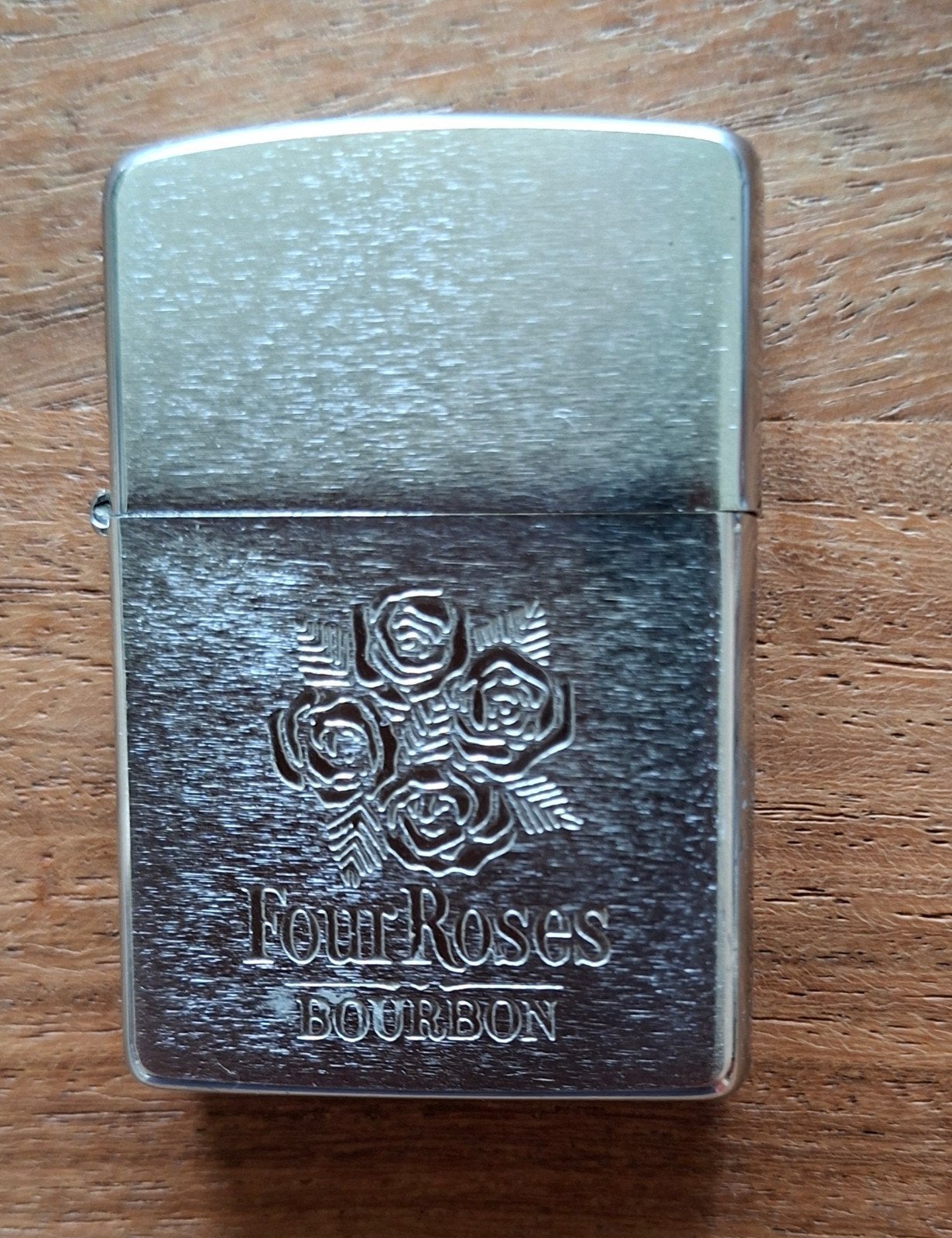 Vintage Zippo aansteker Four Roses uit 1990, Ophalen of Verzenden
