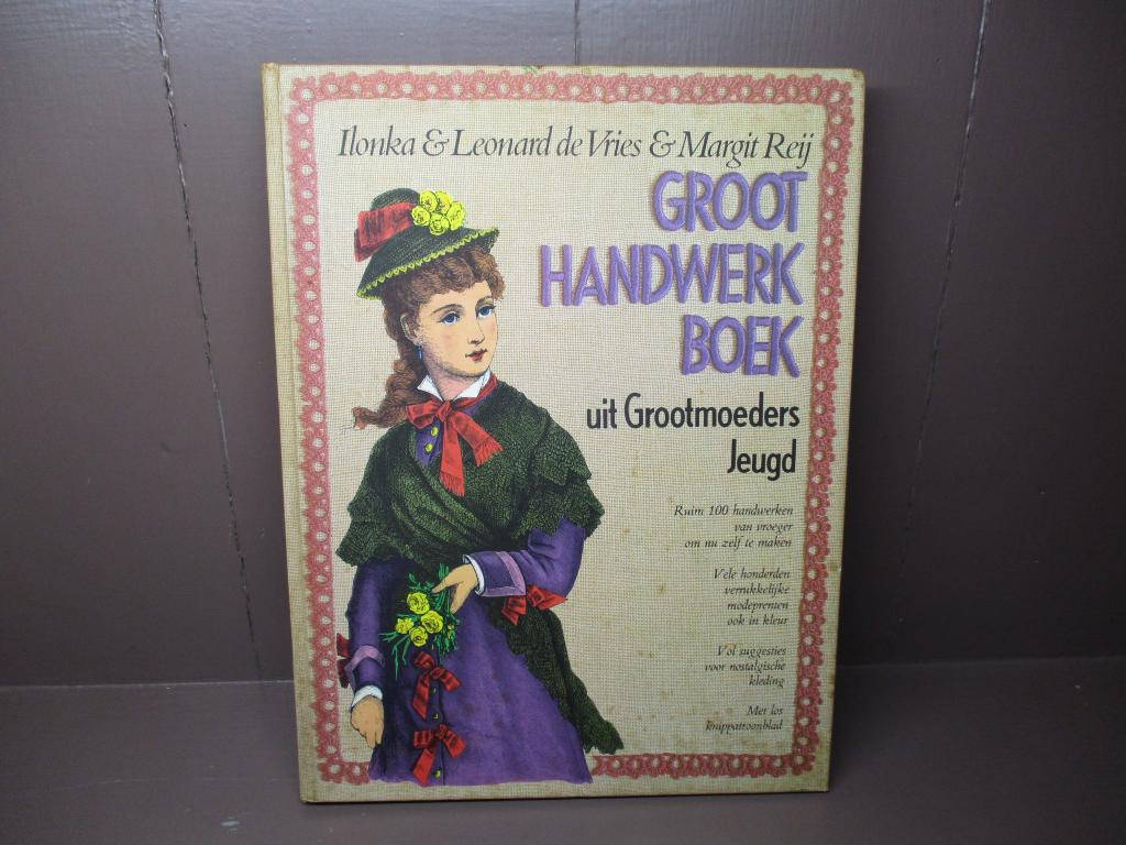 Groot Handwerkboek uit Grootmoeders Jeugd (1979), Boeken, Ophalen of Verzenden, Gelezen