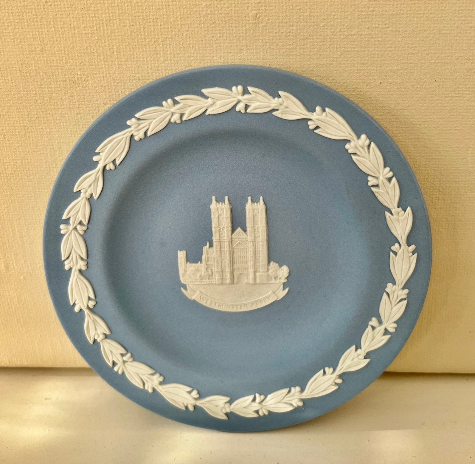 Wedgewood Jasperware bordje Westminster Abbey, Antiek en Kunst, Antiek | Keramiek en Aardewerk, Ophalen of Verzenden