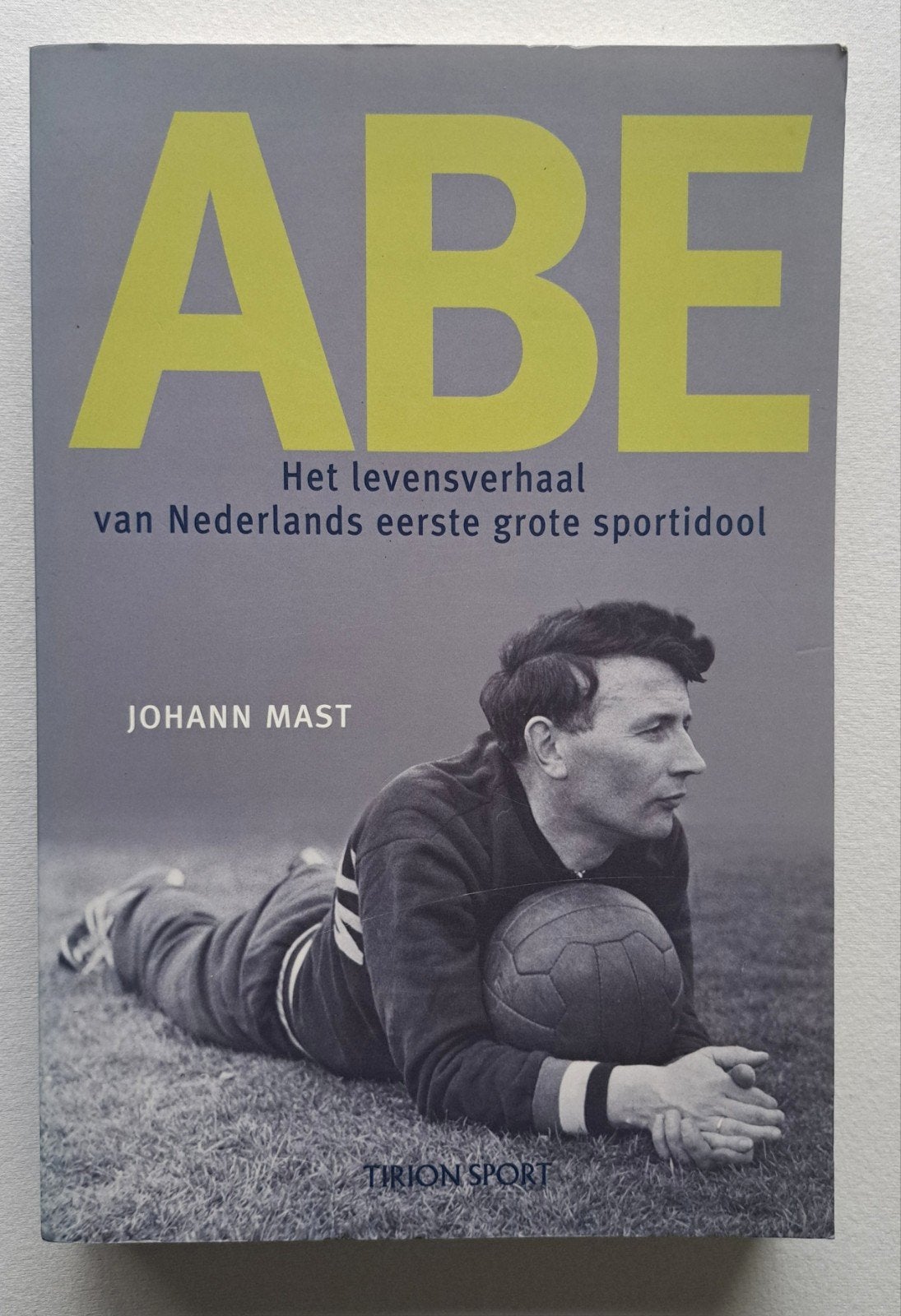 Abe het levensverhaal van Nederlands eerste sportidool, Nieuw, Johann Mast, Ophalen of Verzenden, Balsport