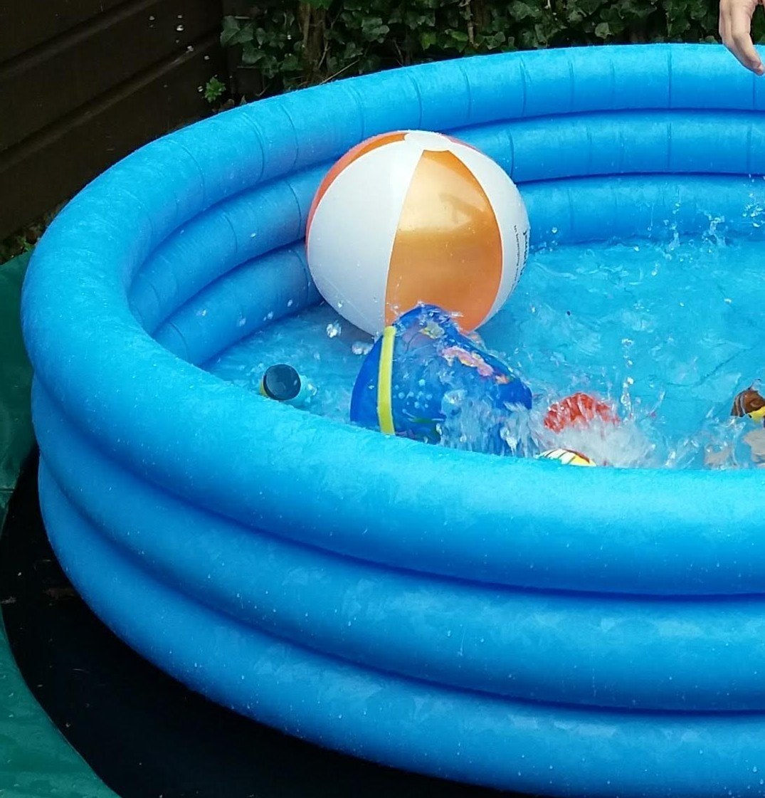zwembadje diameter 120, blauw
Ik heb er 1 van 120 cm  diame, Kinderen en Baby's, Ophalen of Verzenden