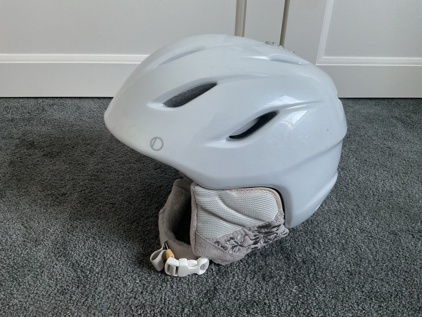 Giro witte kinder skihelm - Zgan, Overige merken, Overige typen, Ophalen of Verzenden, Zo goed als nieuw