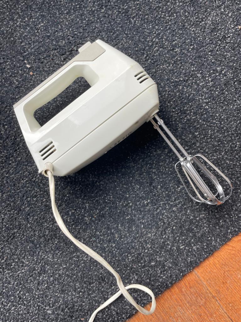 Philips Handmixer - Wit -vintage, voor de liefhebber, Witgoed en Apparatuur, Keukenmixers, Minder dan 1 liter, Ophalen of Verzenden