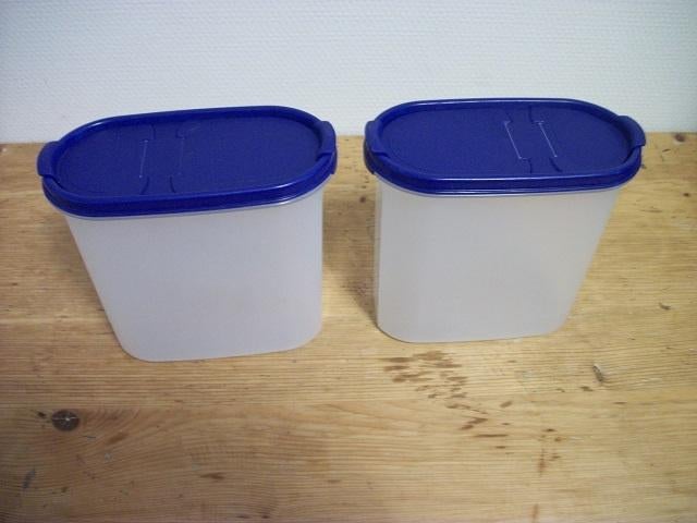 2 Tupperware Voorraadbussen ( blauw deksel, 1,7 liter ), Huis en Inrichting, Keuken | Tupperware, Ophalen of Verzenden, Gebruikt