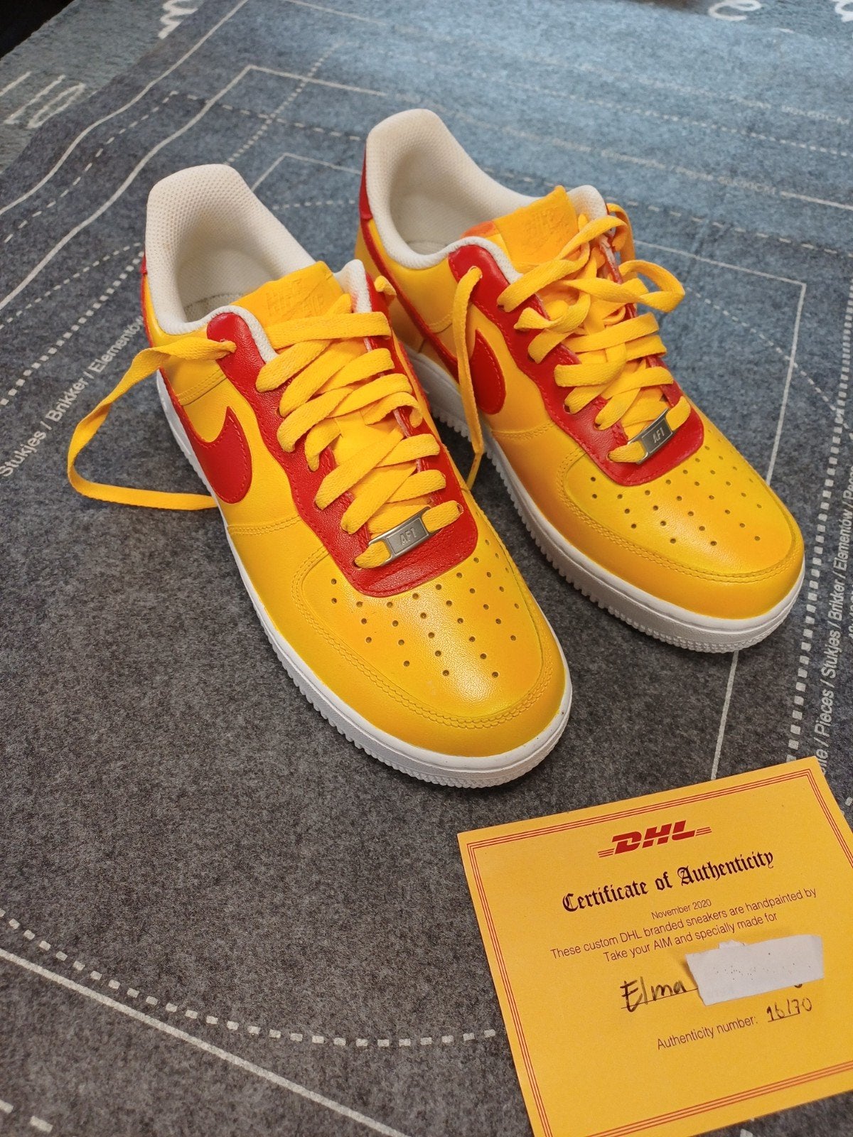 Nike Air Force 1 Custom DHL Sneakers - Maat 42, Kleding | Heren, Schoenen, Overige kleuren, Nike, Ophalen of Verzenden, Sneakers of Gympen
